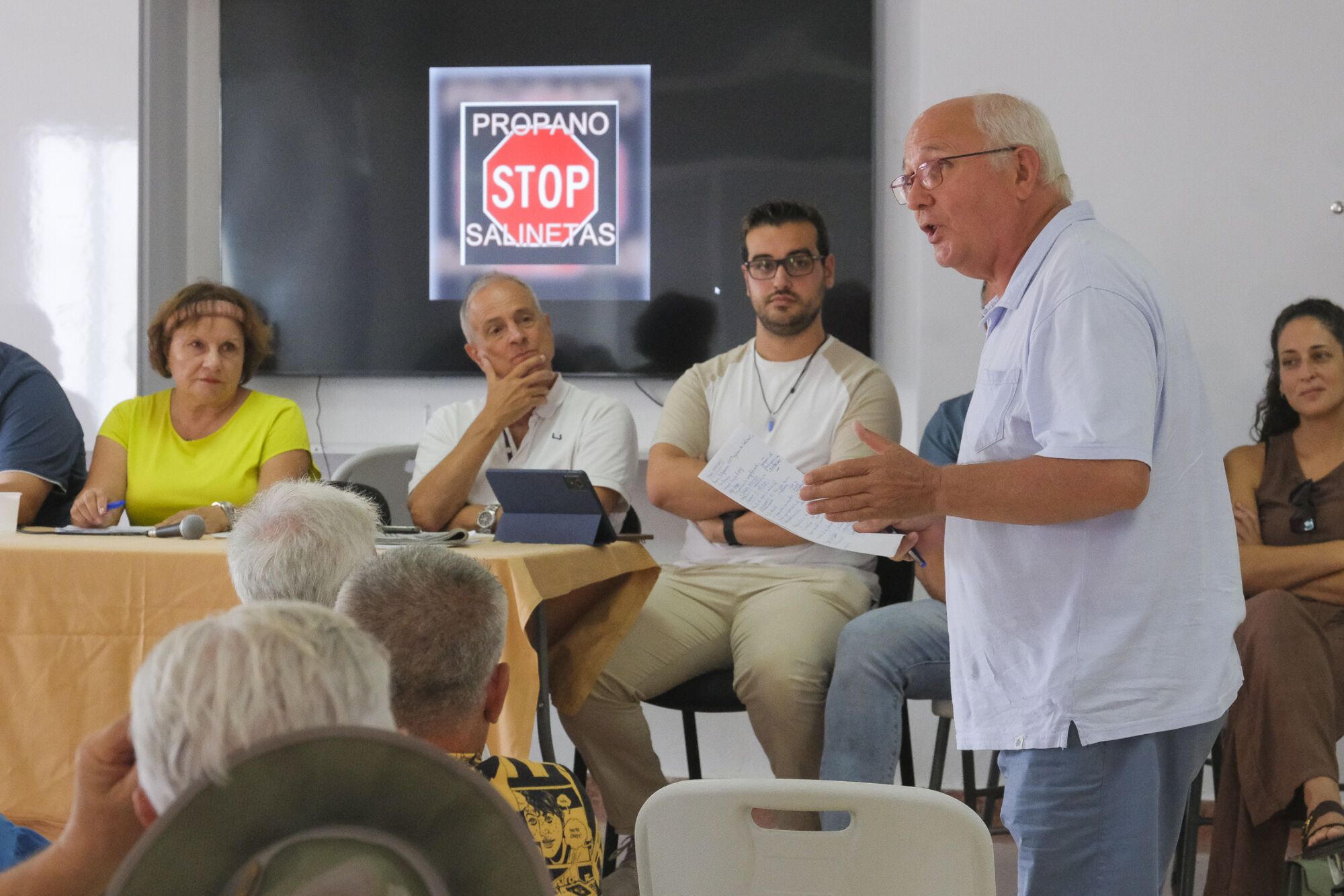 Reunión de representantes de las plataformas de Salinetas y Los Realejos contrarios a las plantas de gas propano