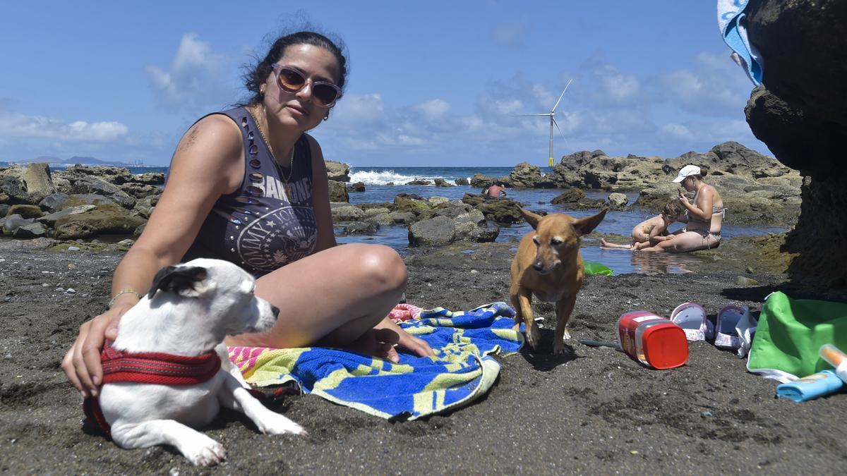 Playa para perros en la costa de Jinámar