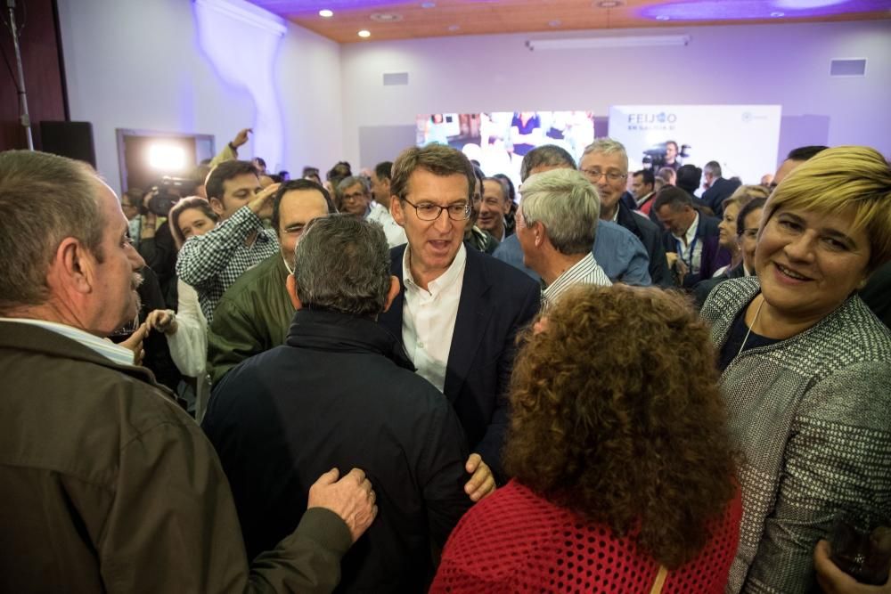 La jornada electoral terminó con la celebración de la victoria en el 25S en Santiago pero empezó muchas horas antes en Vigo cuando ejerció su derecho al voto.