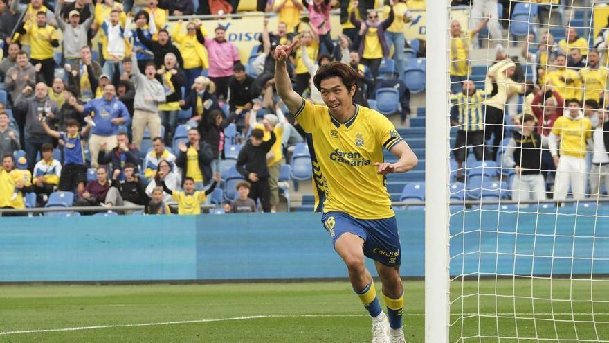 La caseta de la UD Las Palmas desnuda a Miyashiro: "Es el más ordenado y arrasa con el arroz"