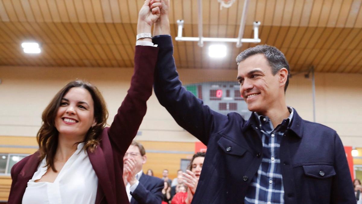 La candidata a la alcaldía de València, Sandra Gómez, con el presidente del Gobierno.