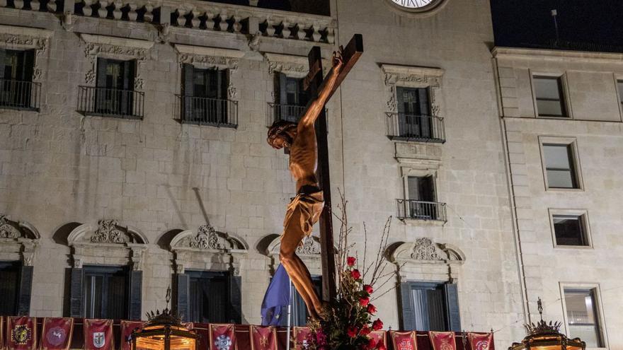 El Cristo de la Paz, en la plaza de Ayuntamiento. | RAFA ARJONES