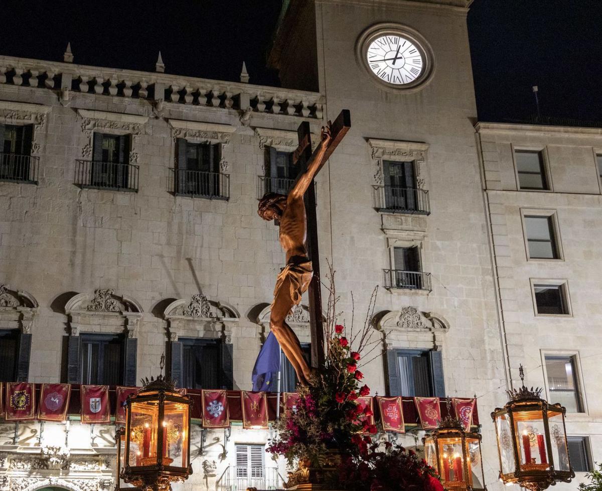 El Cristo de la Paz, en la plaza de Ayuntamiento. | RAFA ARJONES