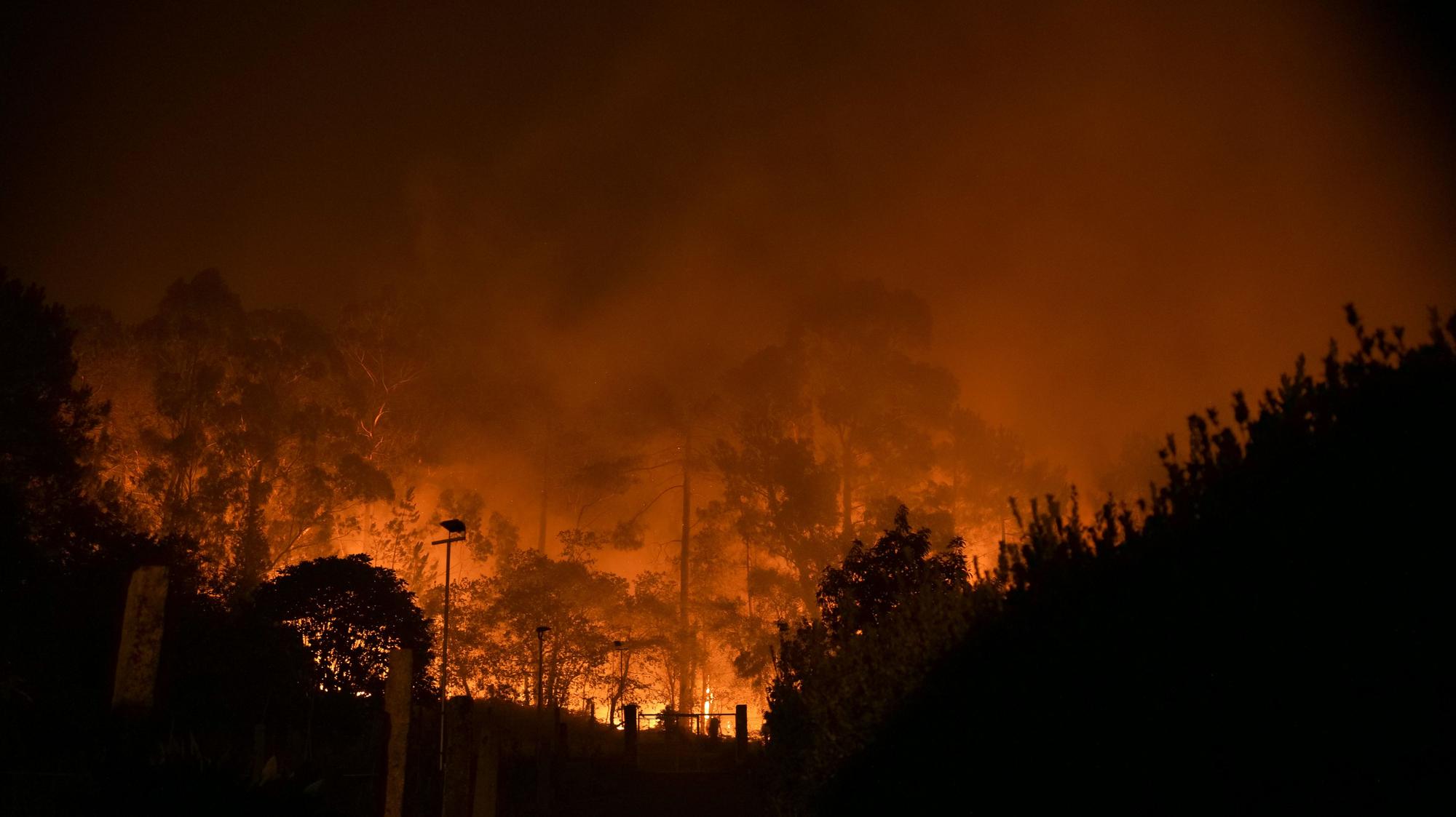 Incendios en Galicia: Vilagarcía y su comarca luchan contra el fuego