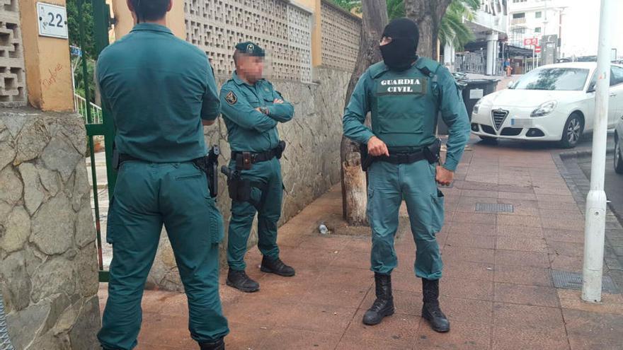 Die Polizeibeamten durchsuchten Häuser in Magaluf und Palma de Mallorca.