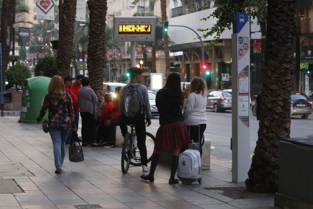 Trabajadores del transporte escolar en huelga