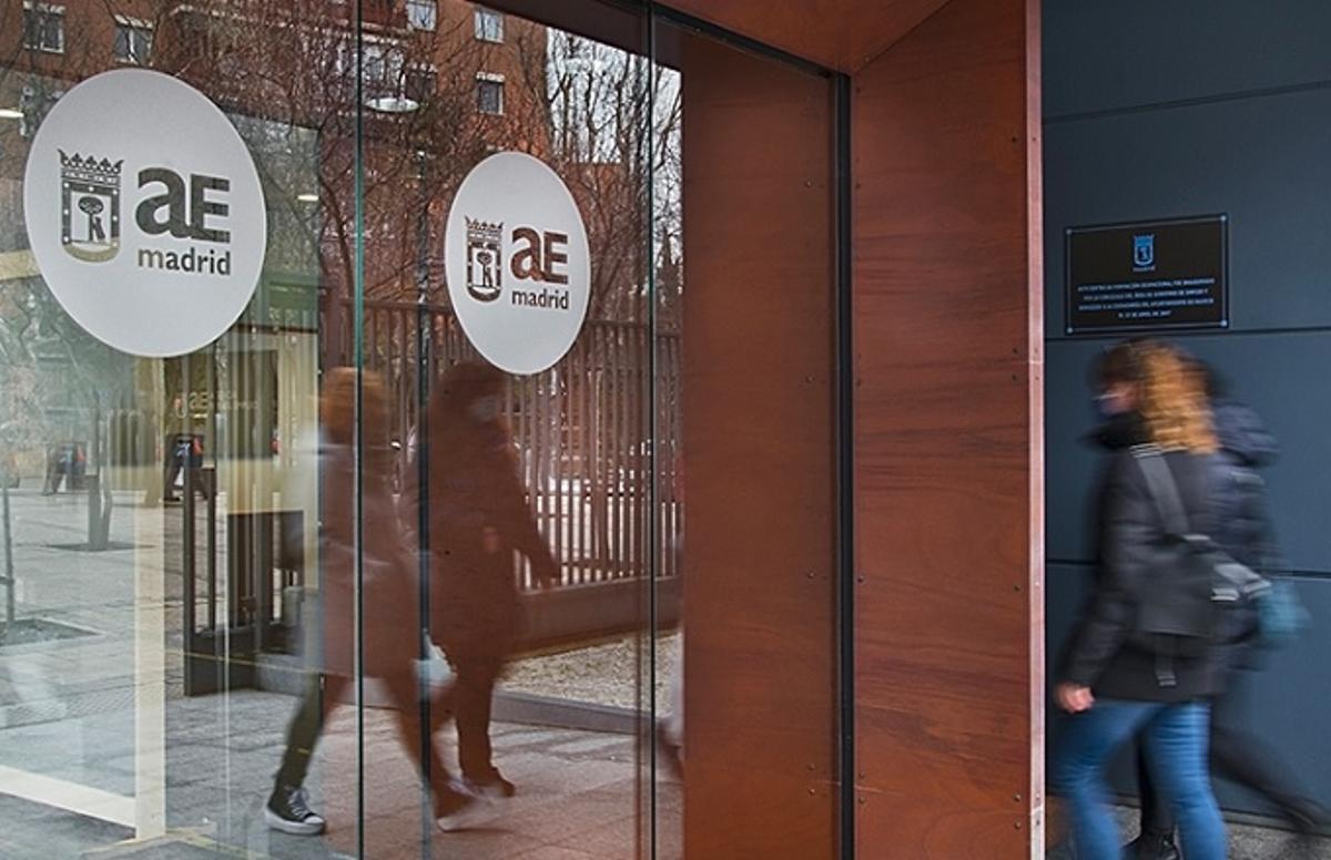 Entrada de una oficina de la Agencia de Empleo.