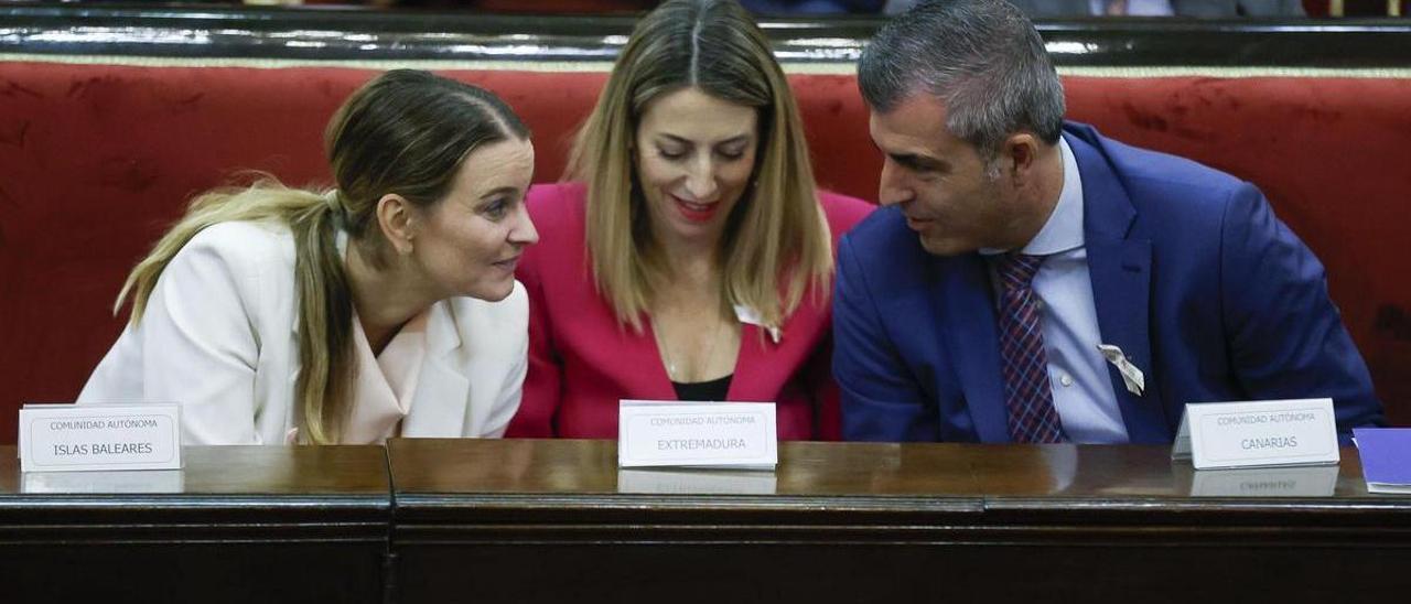 Manuel Domiguez en la Comisión General de las Comunidades Autónomas junto a María Guardiola, presidenta de Extremadura