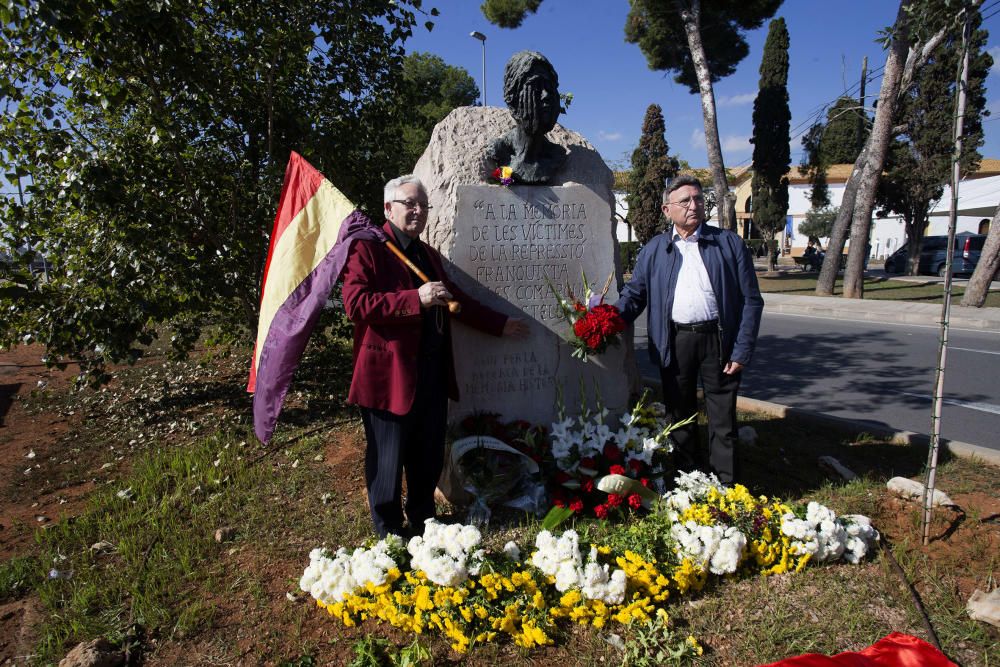 Homenaje a los difuntos en el cementerio de Castelló