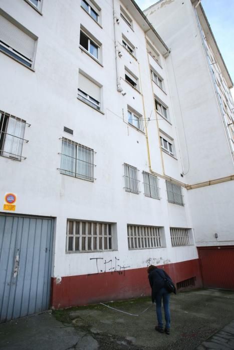 Trasladan al hospital a un bebé tras caer por una ventana en Oviedo