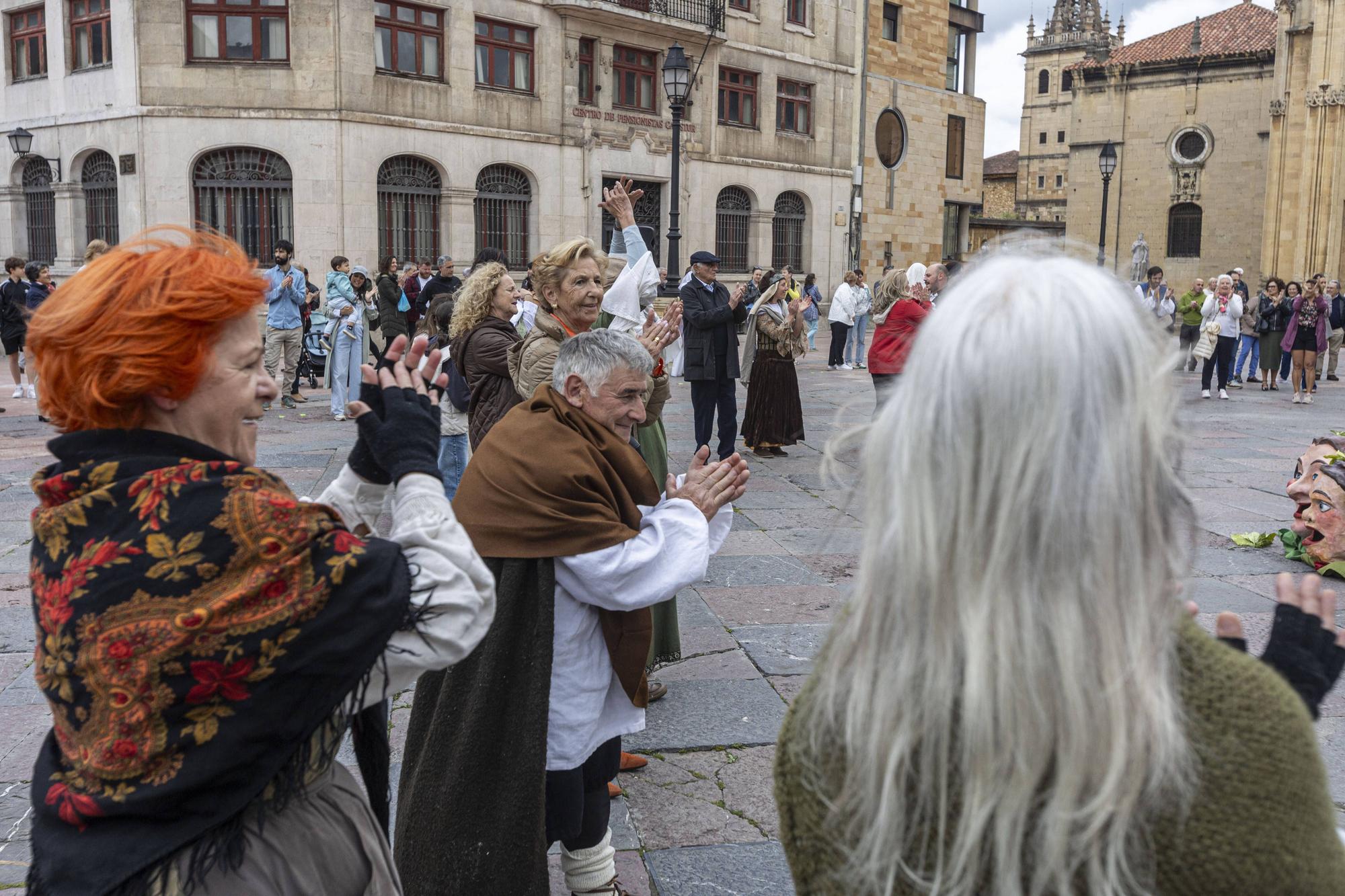 En imágenes | Cabalgata del Heraldo por las calles de Oviedo