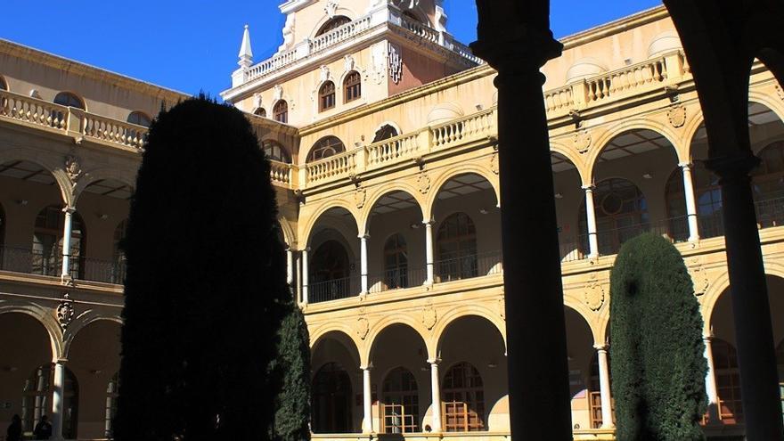 Patio del Campus de la Merced de la Universidad de Murcia