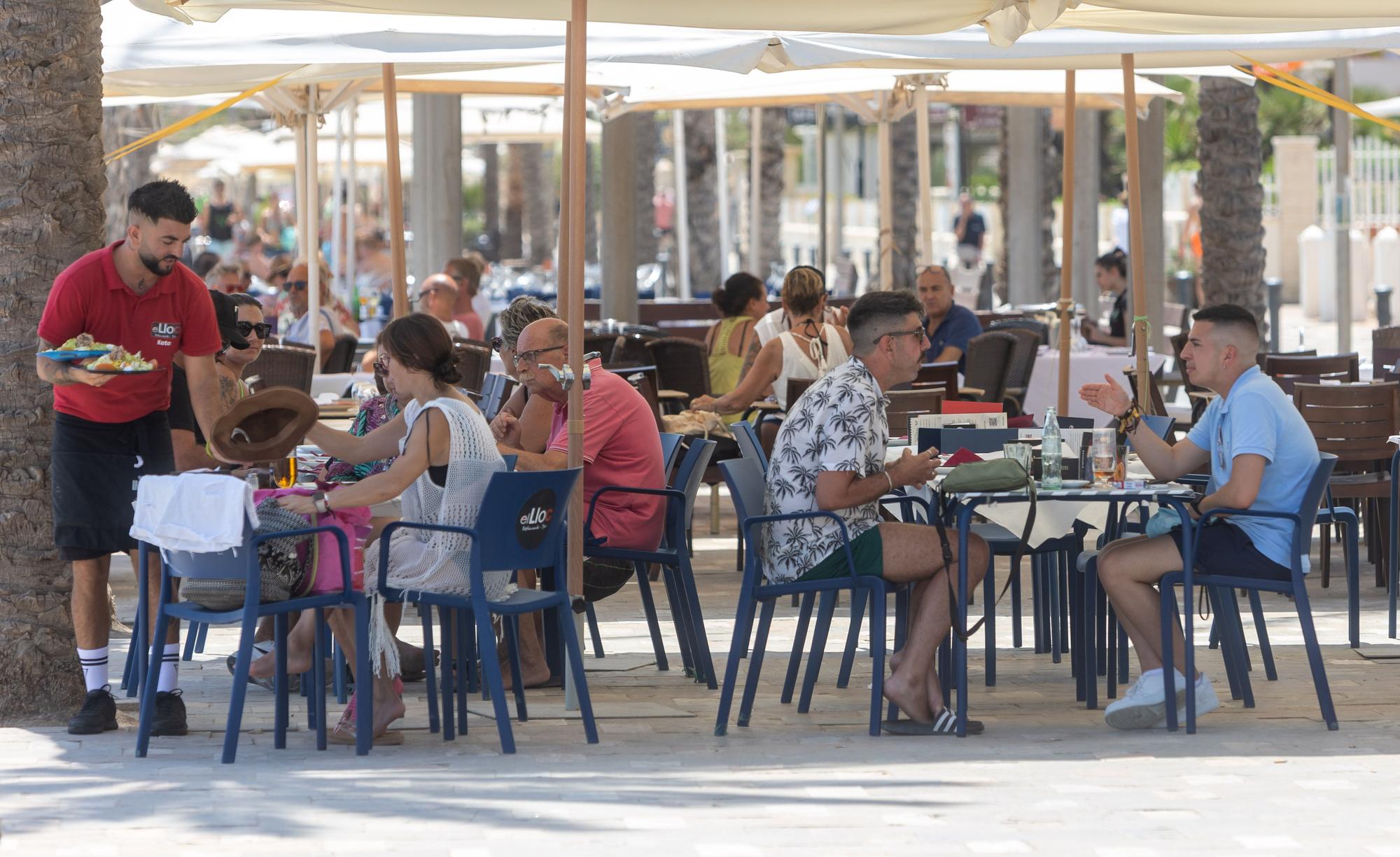 Las playas de Alicante rozarán el lleno en agosto