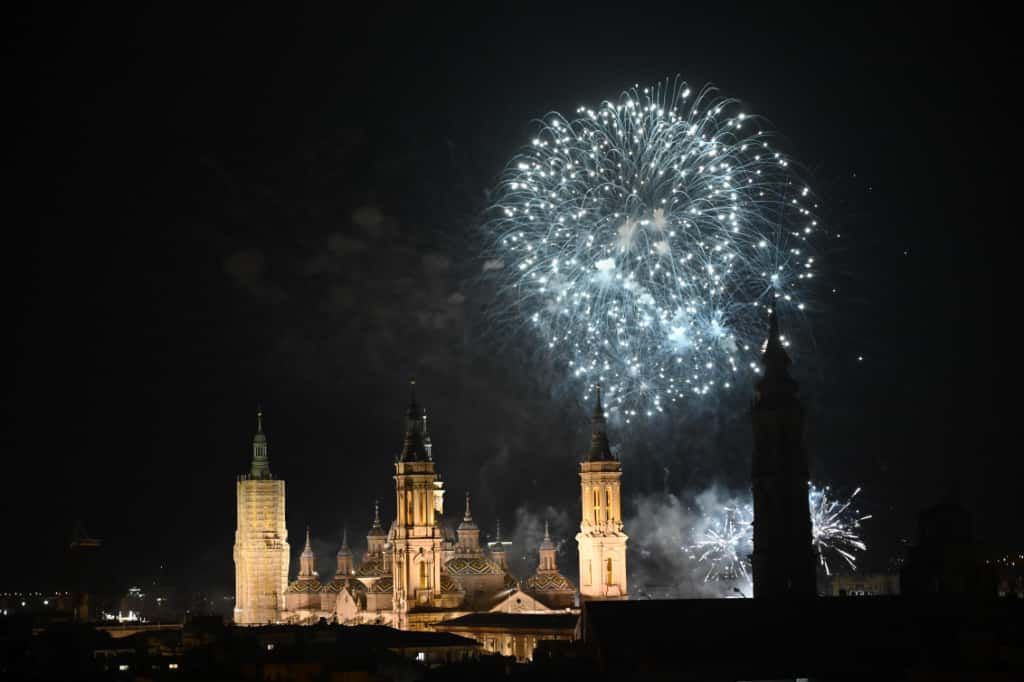Los fuegos artificiales ponen un bonito broche final a las Fiestas del Pilar 2025