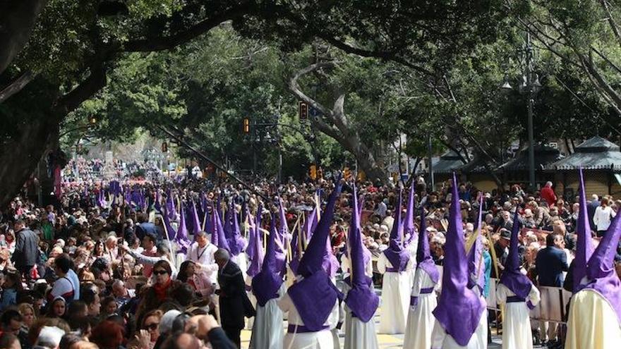 Nazarenos de la Pollinica en la Alameda Principal.