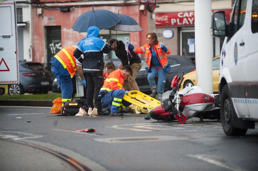 Herido grave un motorista en una salida de vía en el paseo marítimo