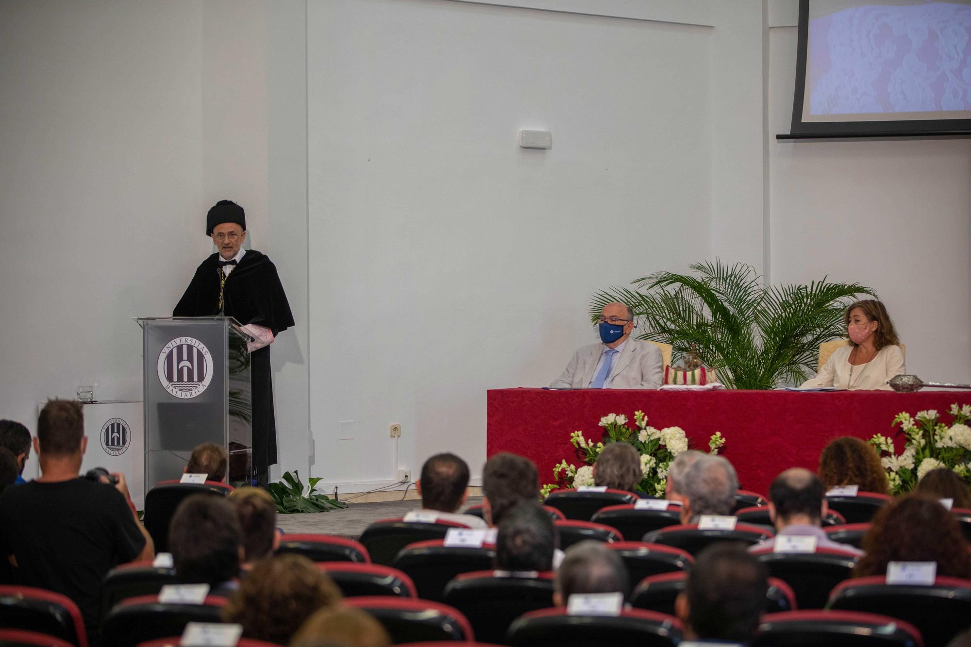 La presidenta del Govern asiste al acto de inauguración del año académico de la UIB