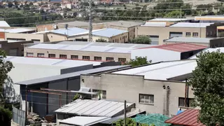 El 90% de los tejados de Sant Pere de Torelló ya no tienen amianto un año después de la granizada