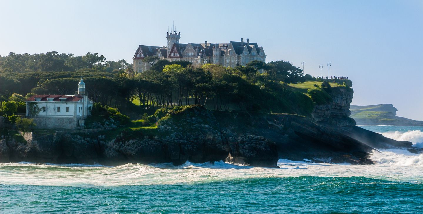 El Palacio de la Magdalena desde el mar
