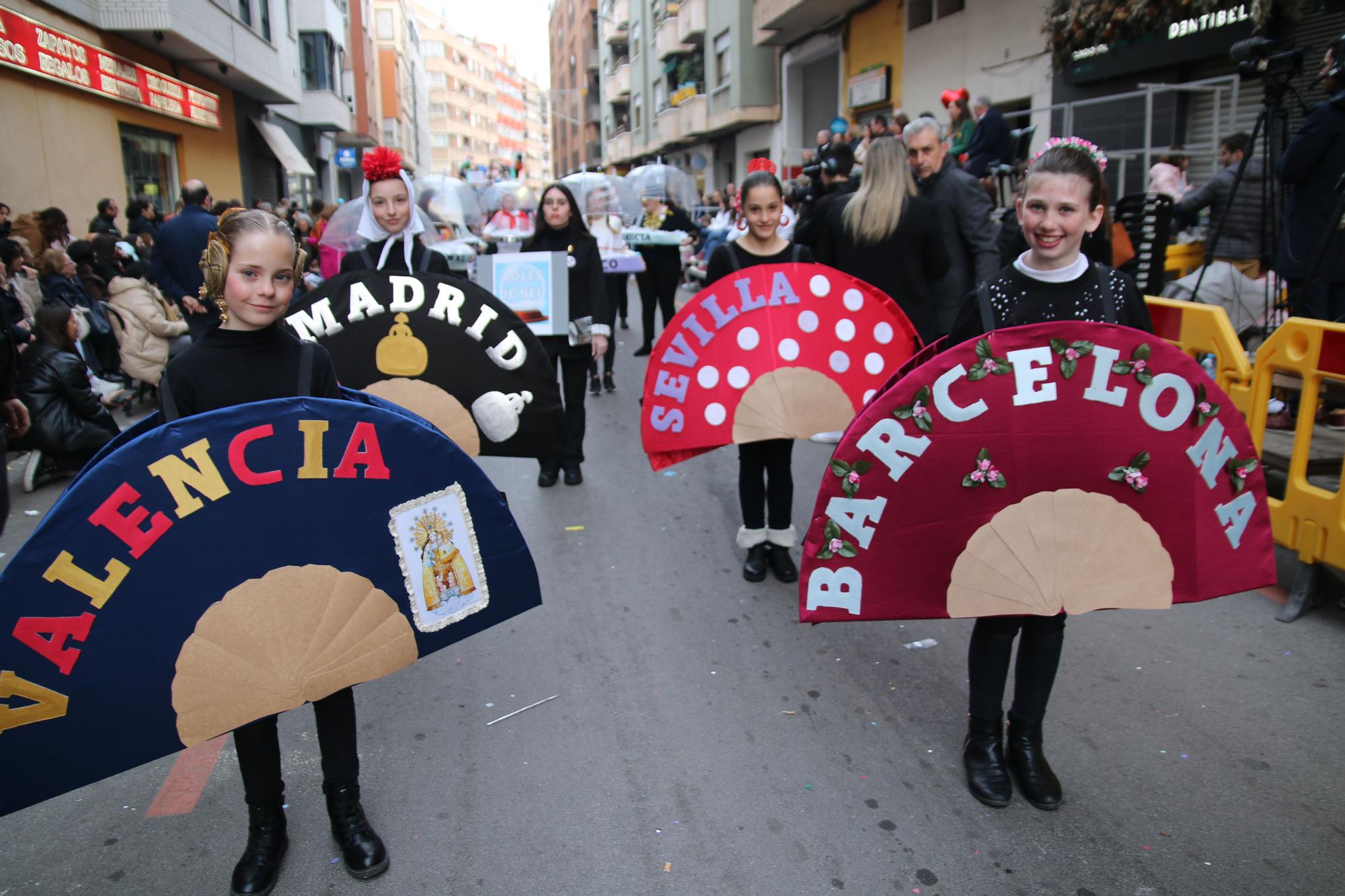 Búscate en las fotos del premio al Barri València en la cabalgata del Ninot infantil de Burriana