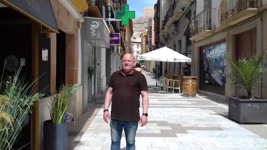 Diego, Ré, presidente de la Asociación &#039;Lorca Centro Histórico&#039;, en una de las calles comerciales