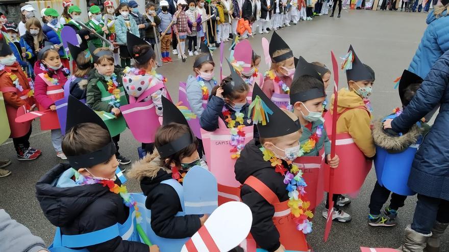 El carnaval de Oviedo peregrina a la Catedral: todo listo para el gran desfile