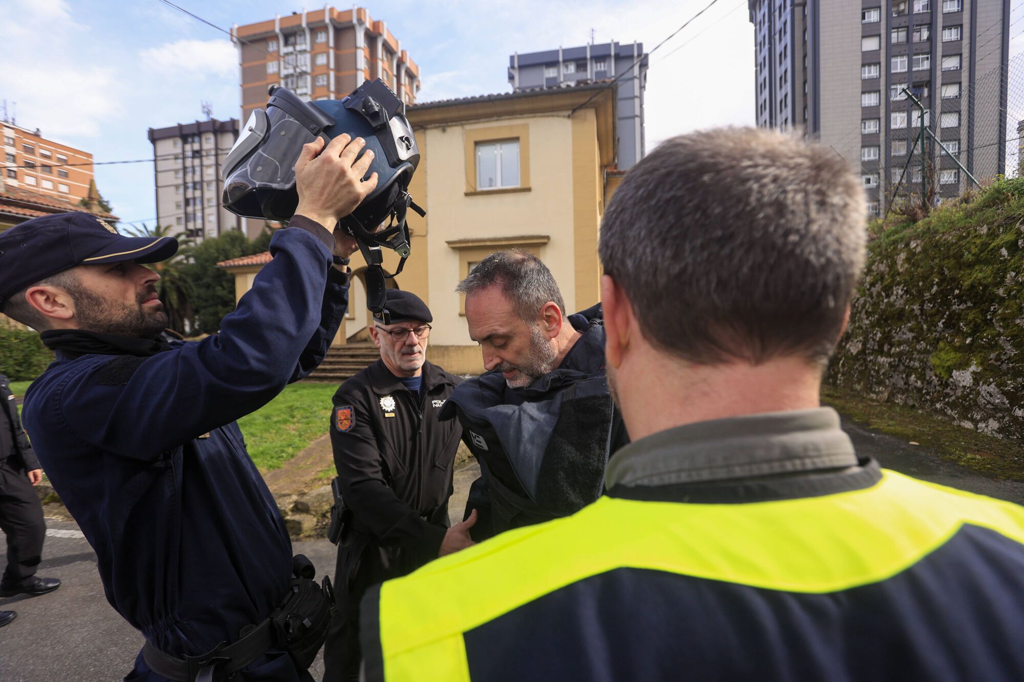 EN IMÁGENES: Así funcionan los tedax de la Policía Nacional en Oviedo