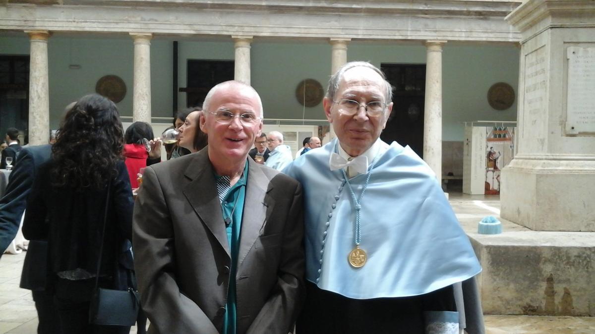 Massot va rebre el Doctorat Honoris Causa per la Universitat  de València el 2016.