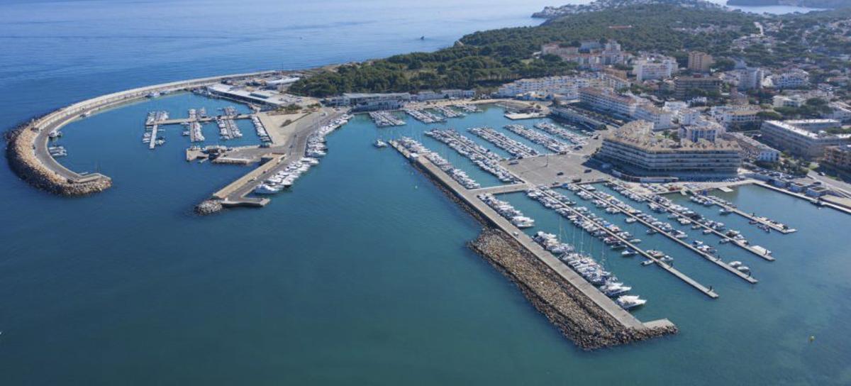 El port reuneix prop d’un miler d’amarratges.