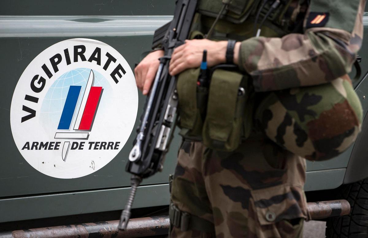 França desplega 7.000 militars després d’elevar al nivell màxim l’alerta antiterrorista