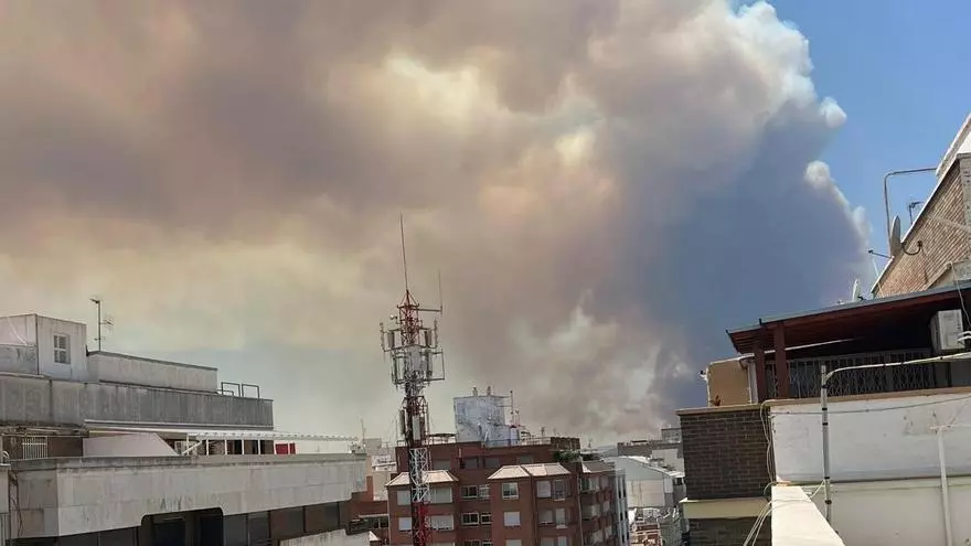 Vídeo: la nube negra por el incendio de la Vall llega hasta Vila-real