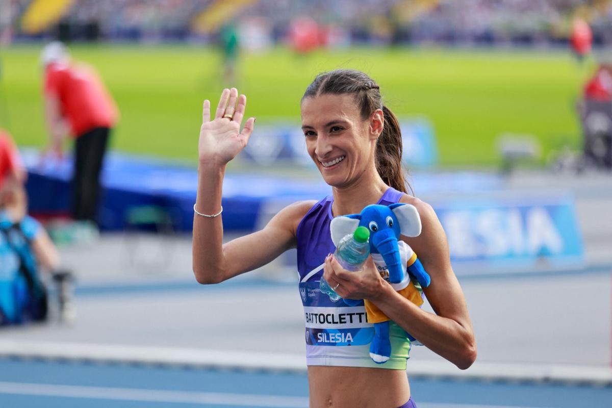 Winner Italy's Nadia Battocletti celebrates after the women's 5000m event of the Silesia Diamond League athletics meeting in Katowice, Poland, on August 23, 2026. (Photo by Wojtek RADWANSKI / AFP)