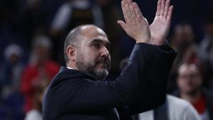 Chus Mateo, entrenador del Real Madrid, durante el último partido de 2023, frente a Valencia Basket.