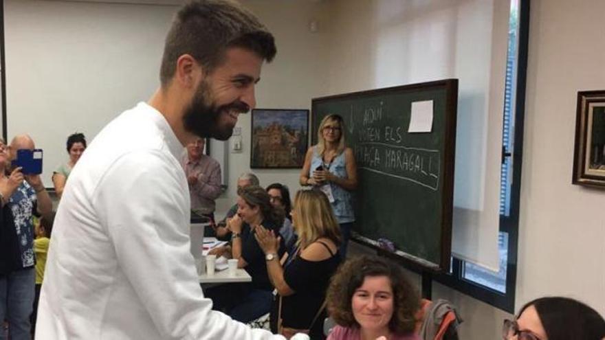 Gerard Piqué vota en el referéndum