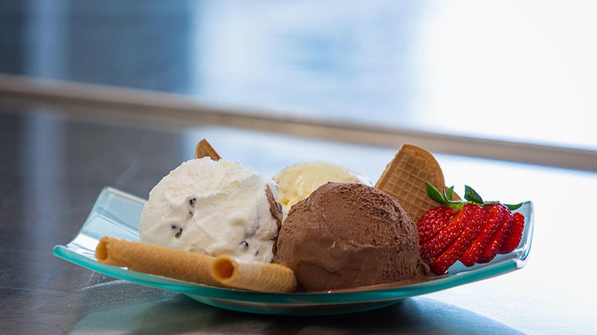 Fred i Bo, la heladería artesanal en Mallorca, elabora sus helados con producto local.