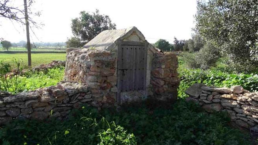 El pozo de can Mairanet Barber se encuentra en el camí vell de la Mola