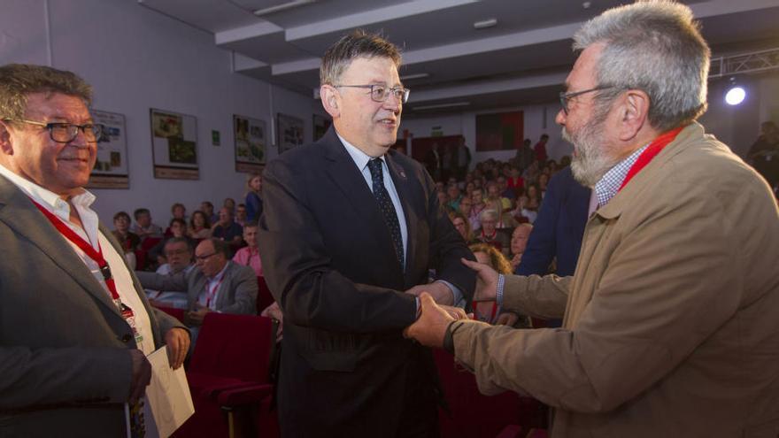 Puig, ayer, con Lozano, a la izquierda y Méndez, a la derecha, en un congreso de UGT en Valencia
