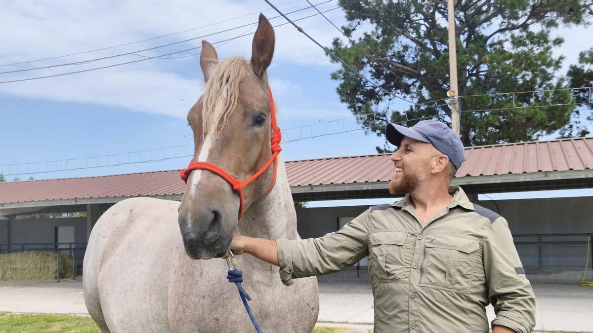 Así es "Nevada", la yegua que sorprende por su tamaño y color en el Concurso-Exposición de Ganado Equino de Llanera