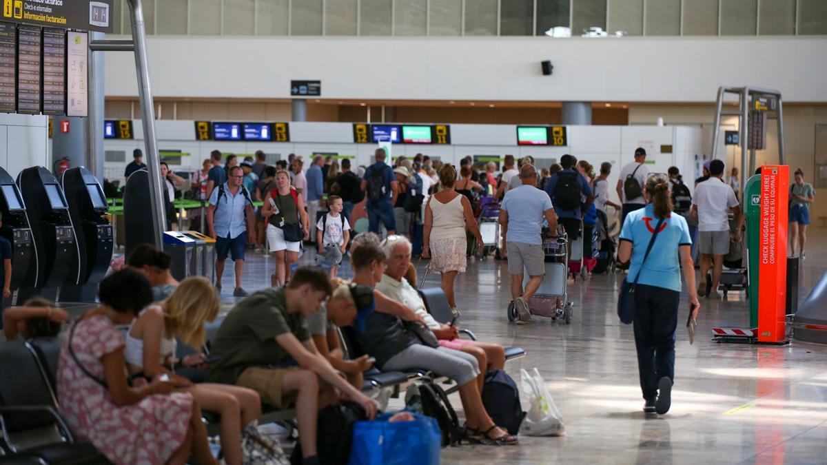 El aeropuerto de Alicante-Elche ha recuperado ya el 85% de la programación que tenía en 2019