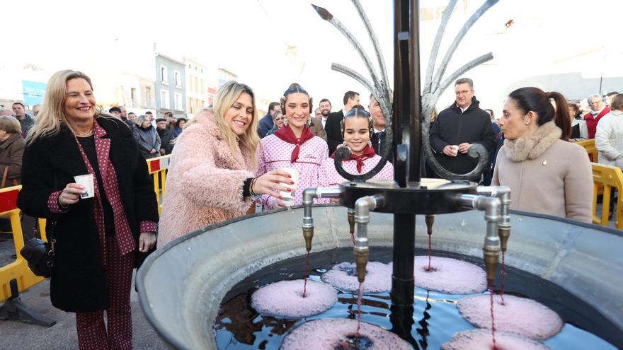 Burriana reparte 2.500 bocadillos en la multitudinaria Font del Vi por Sant Blai