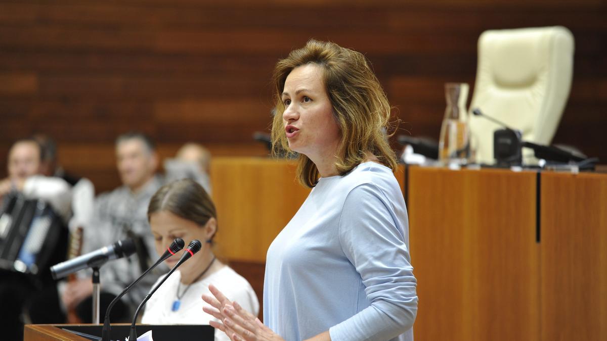 Oksana, durante su intervención ante el hemiciclo.