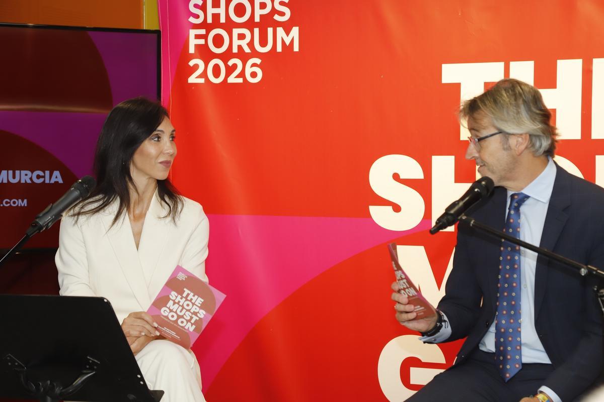 Miryam Fuertes y Luis Alberto Marín, durante la presentación del encuentro.