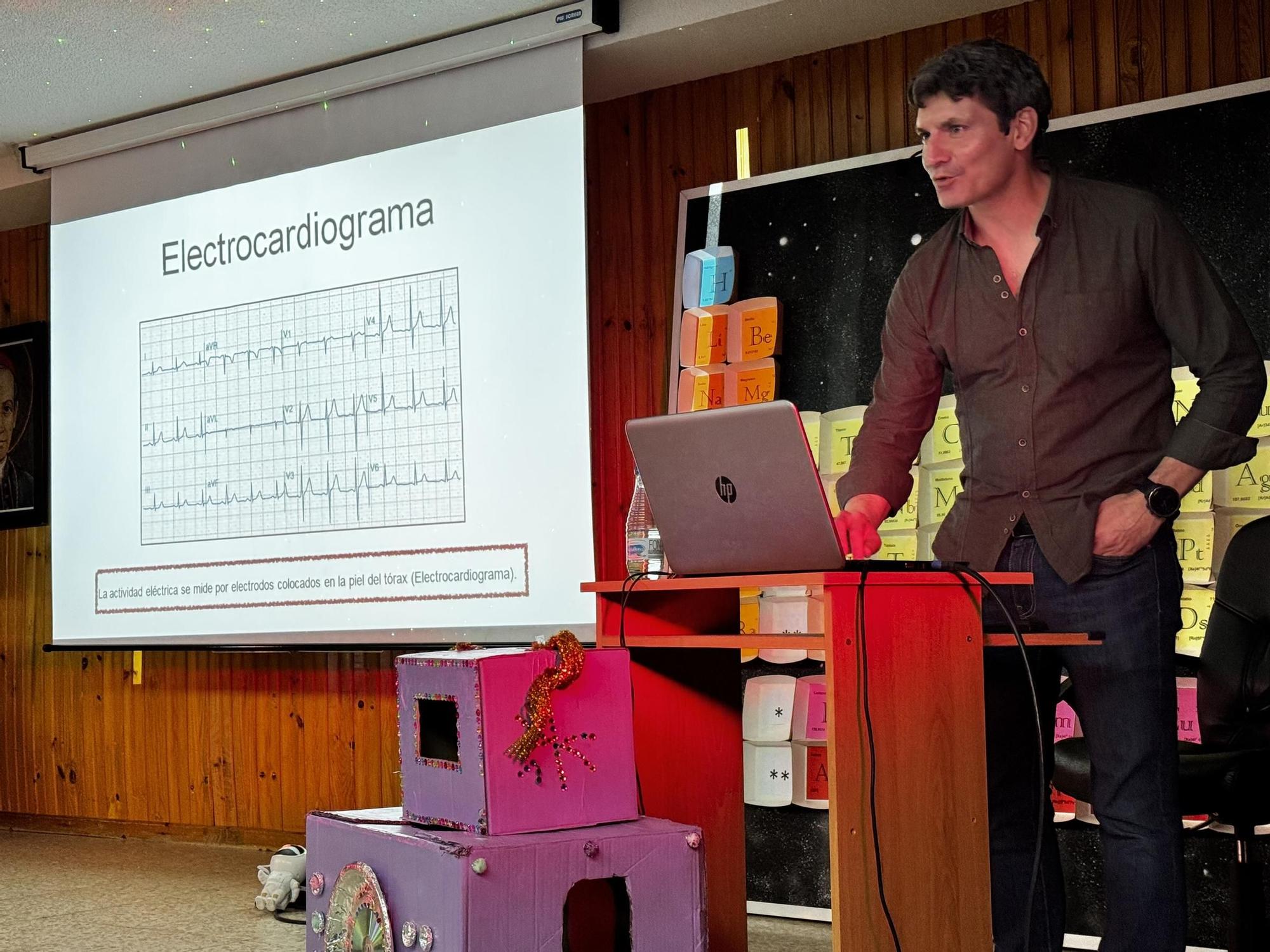 Feria de la Ciencia en el colegio Corazón de María