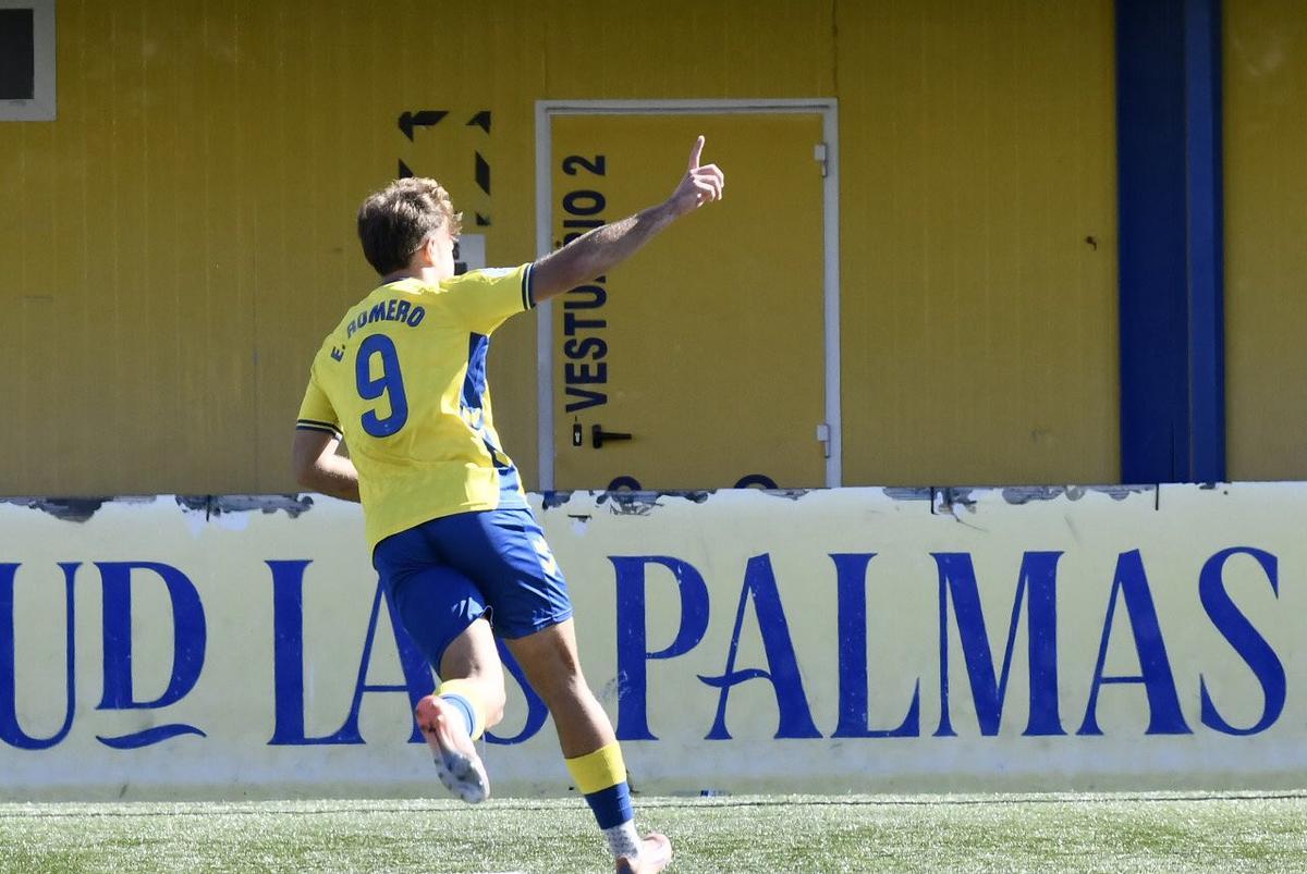 Elías Romero celebra el gol que convirtió ante el Socuéllamos.