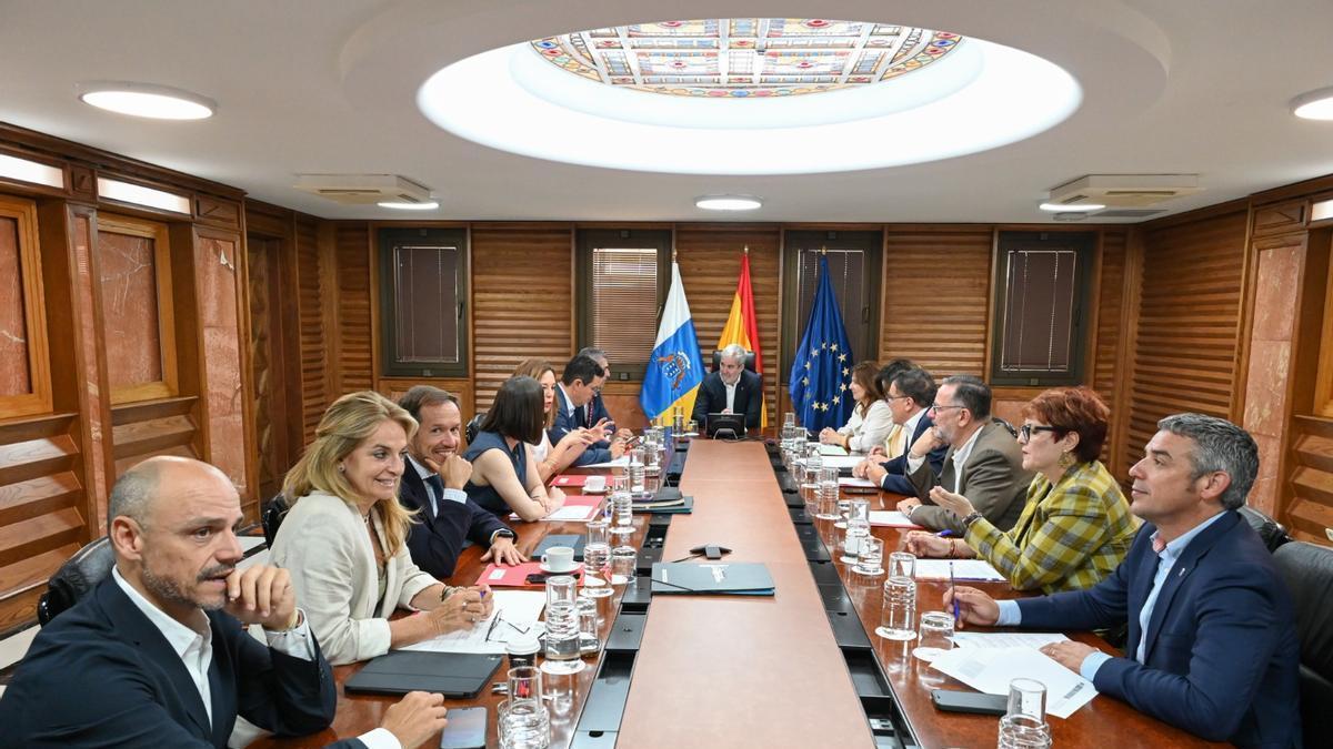 Fernando Clavijo preside la reunión del Consejo de Gobierno.