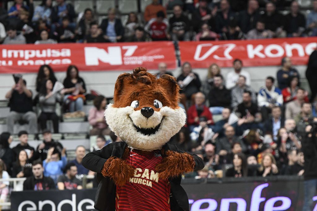 Todas las imágenes del partido del UCAM Murcia contra el Bàsquet Girona