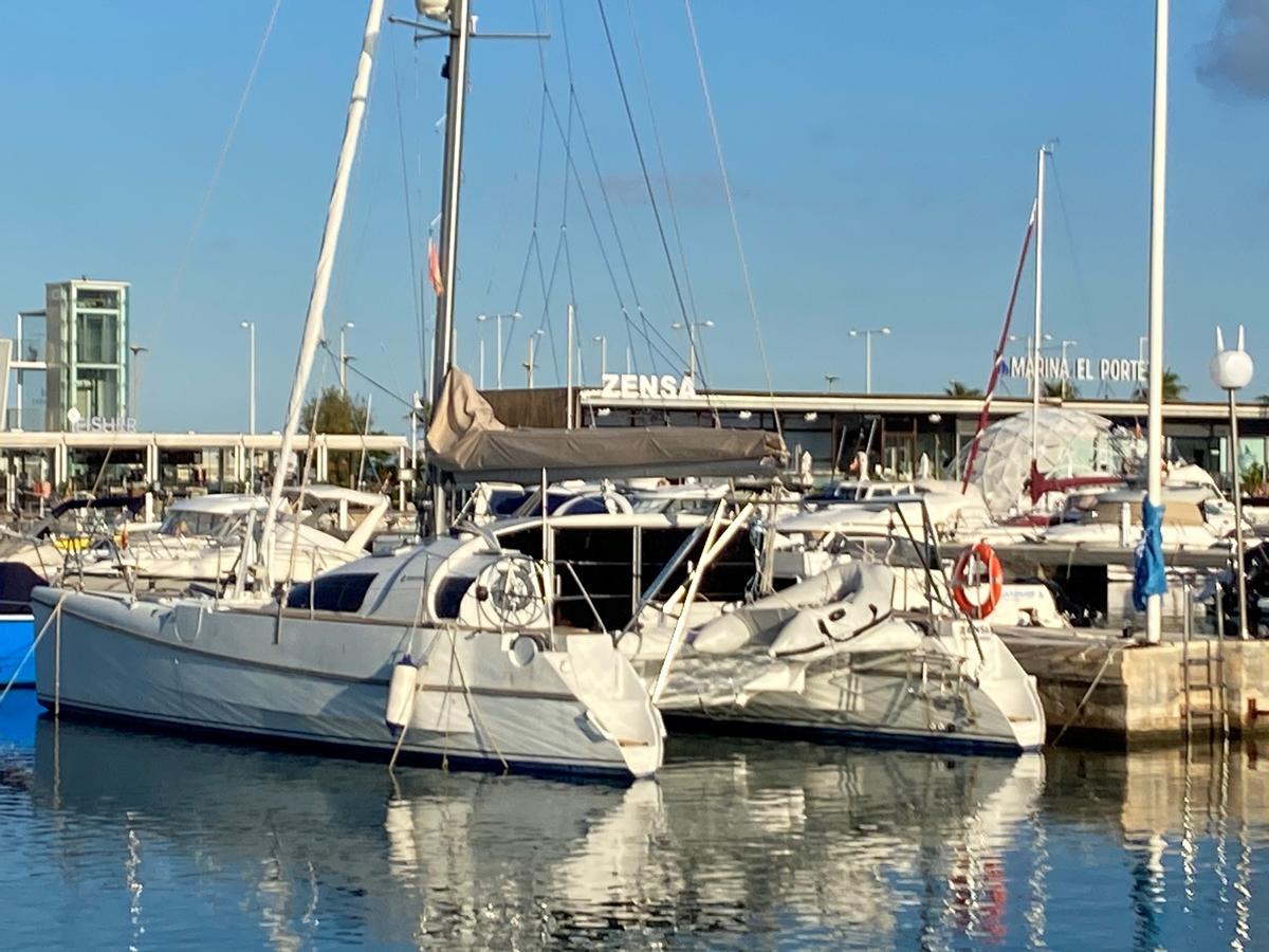 En la Marina El Portet de Dénia se puede disfrutar de multitud de actividades náuticas en pareja o con la familia y amigos.