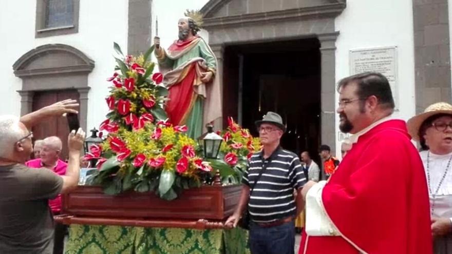 San Bartolomé procesiona a 37 grados