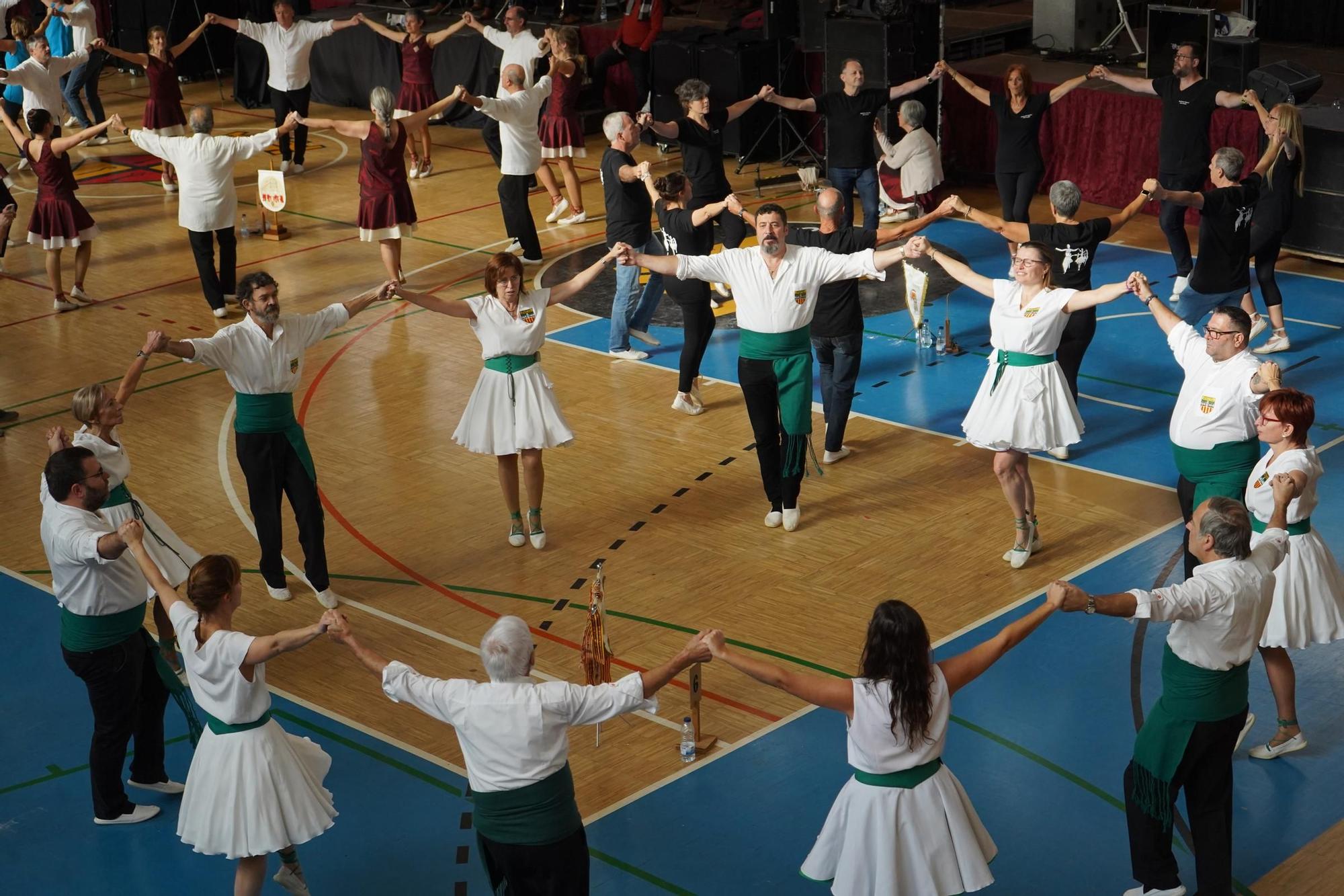 Les imatges de la celebració del 40e aniversari del Sarau Artesenc amb el concurs de colles sardanistes