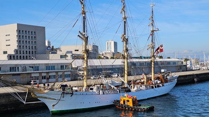 La histórica &quot;Danmark&quot; hace un alto en Vigo durante su viaje de estudios